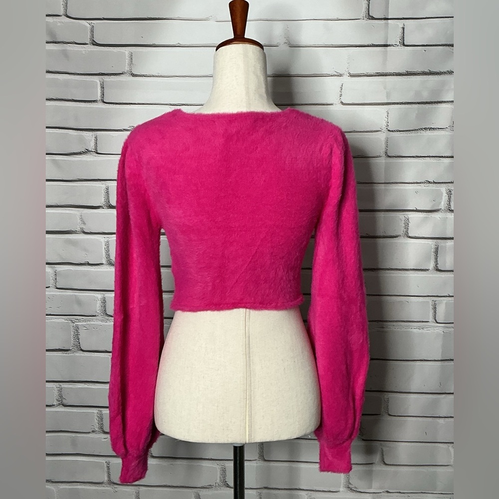 3/$20 Forever 21 Fuchsia V-Neck Crop Top - Picture 3 of 10